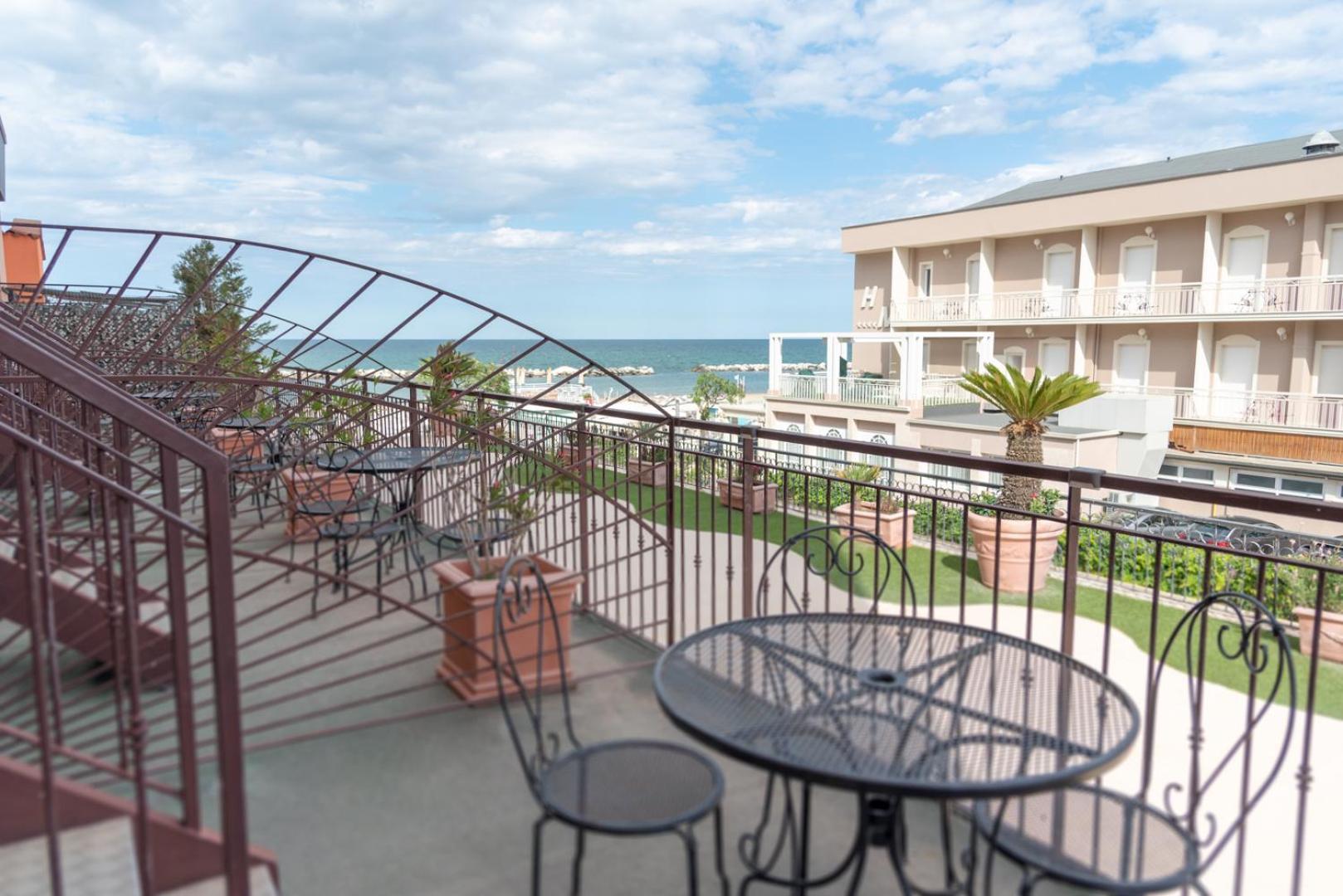 Hotel Giorgetti Palace Bellaria-Igea Marina Esterno foto